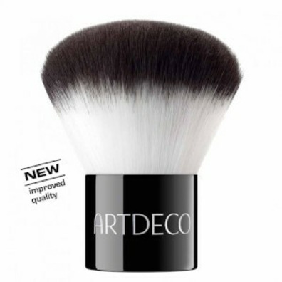 Kabuki Brush for a proffesional finish Artdeco